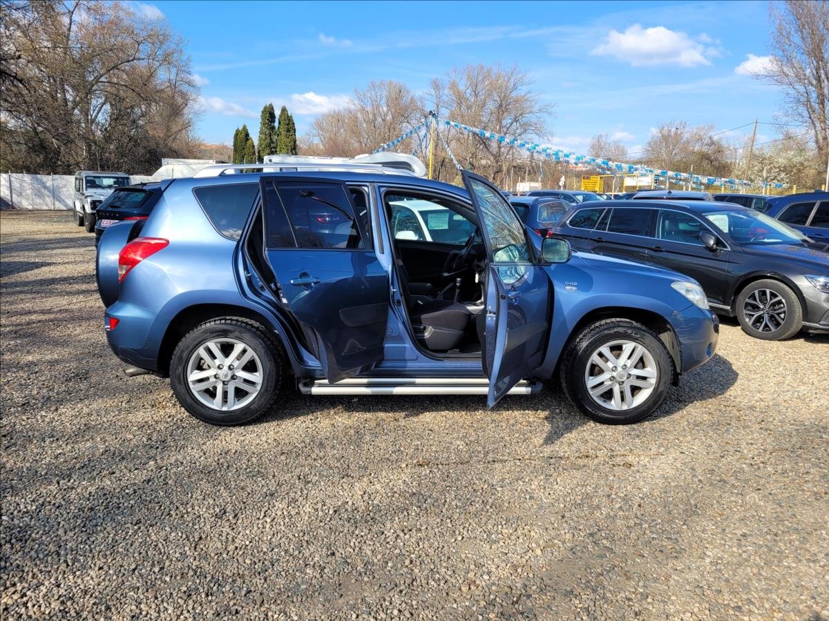 Toyota RAV4 SUV / Terénní 2,2 l 100 kw