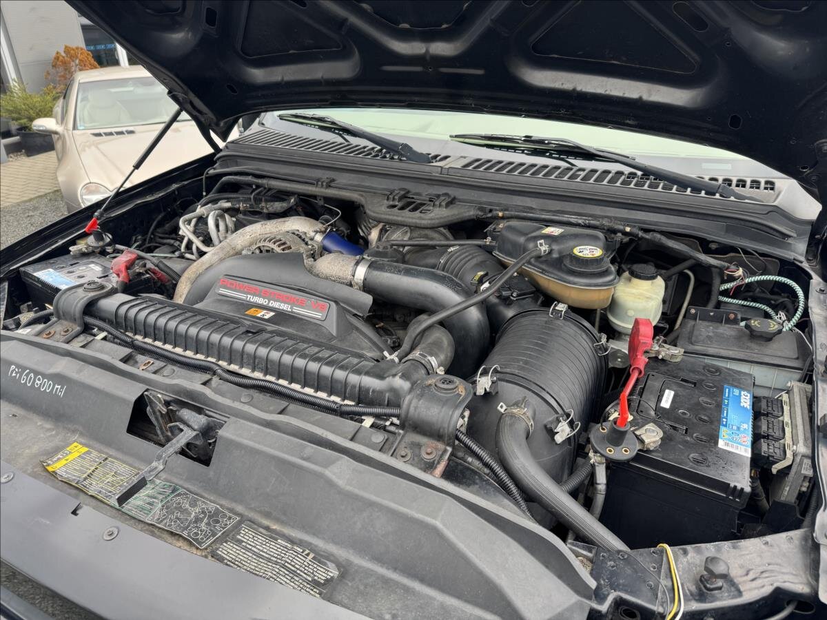 Ford Excursion SUV / Terénní 6,0 l 239 kw