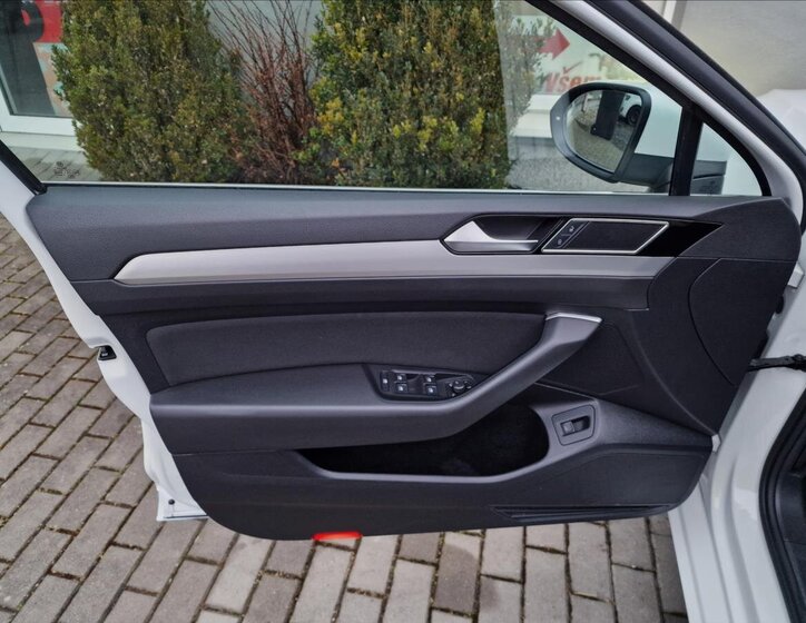 Volkswagen Passat Kombi 1,4 l 110 kw