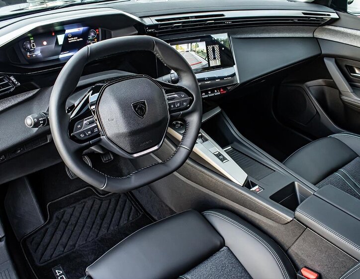 Peugeot 408 Liftback 1,2 l 105 kw