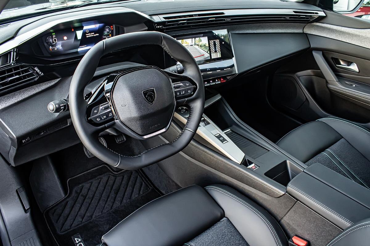 Peugeot 408 Liftback 1,2 l 105 kw