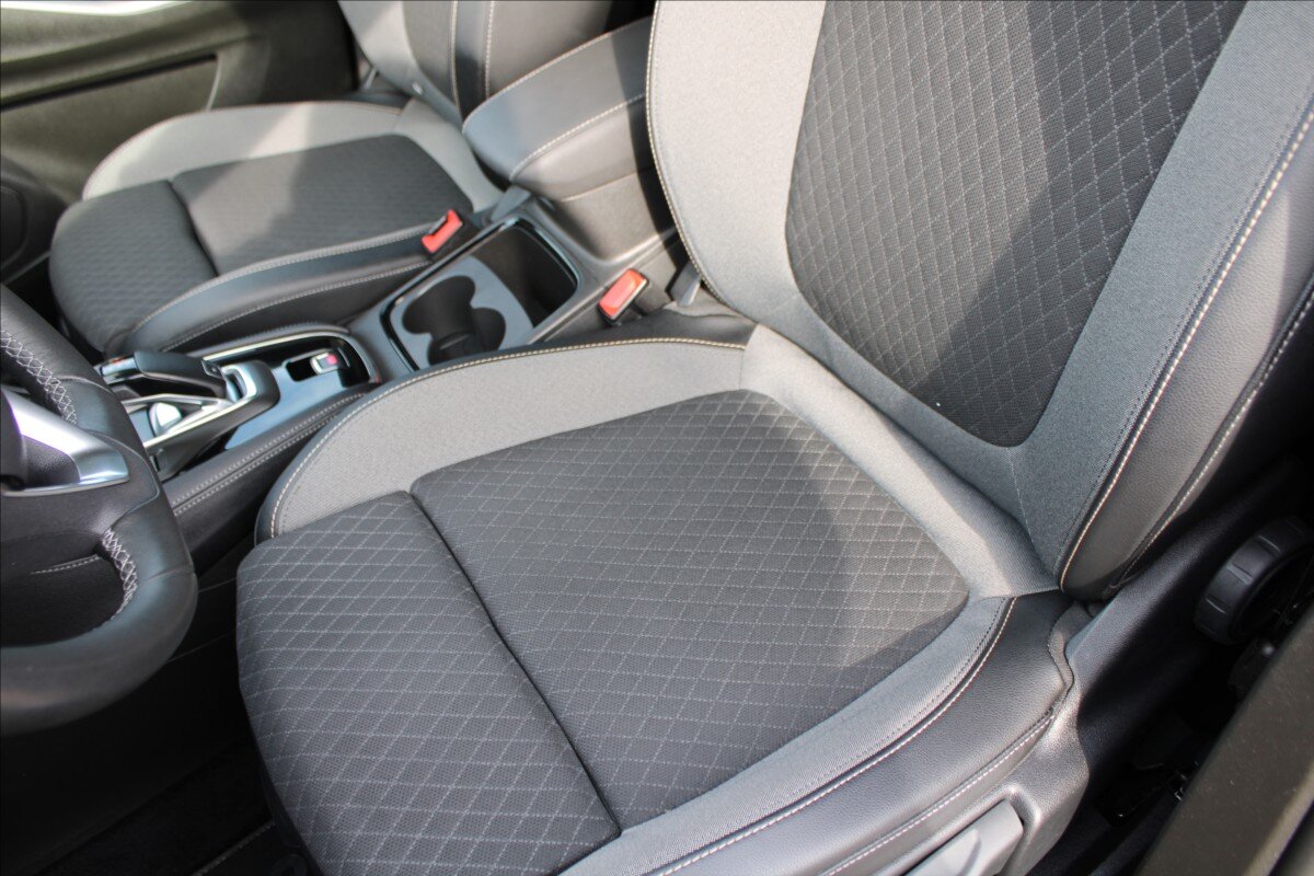 Opel Grandland SUV 1,2 l 96 kw