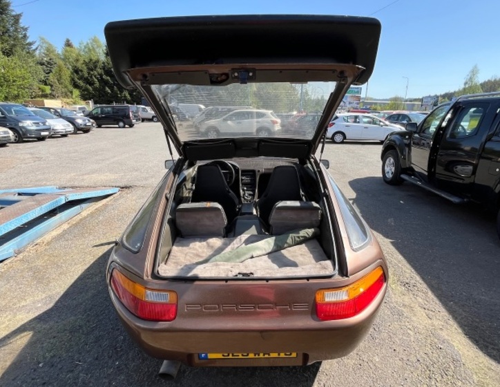 Porsche 928 16