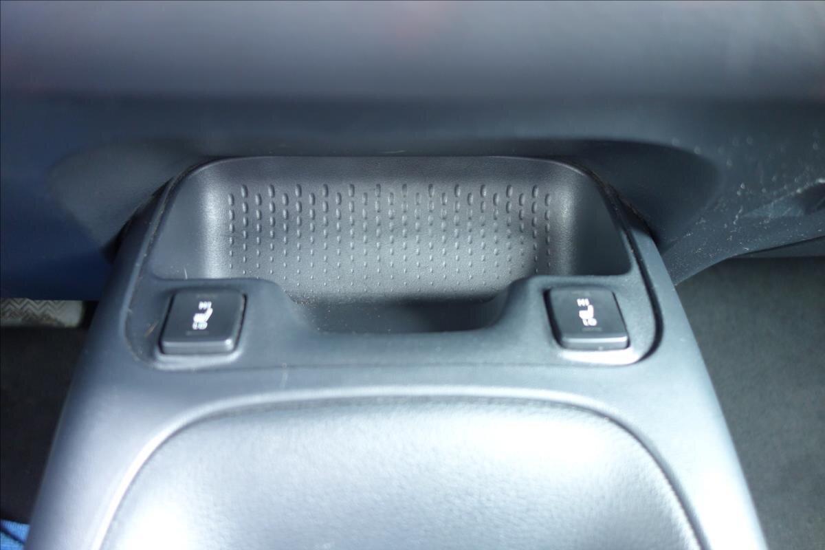 Toyota Corolla Sedan / Limuzína 1,6 l 97 kw