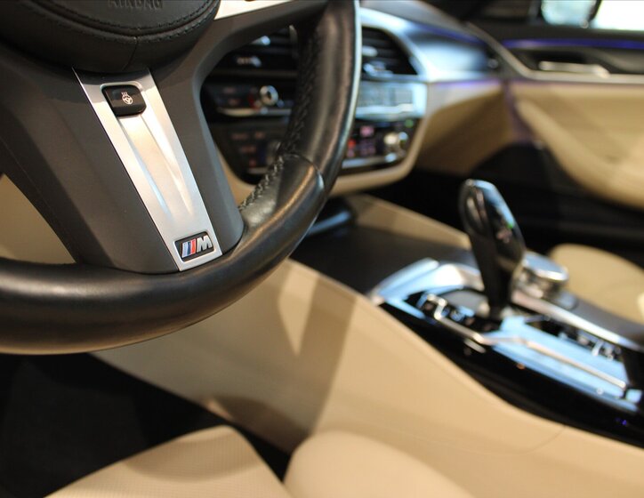 BMW Řada 5 Kombi 3,0 l 210 kw