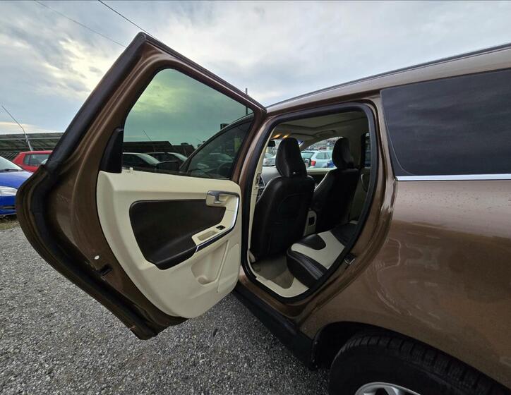 Volvo XC60 9