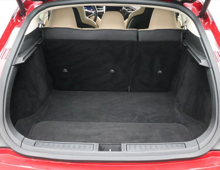 Tesla Model S Sedan / Limuzína 0,0 193 kw