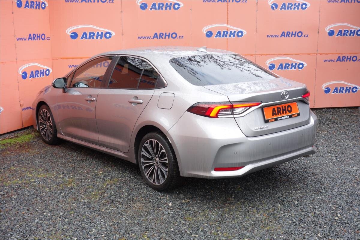 Toyota Corolla Sedan / Limuzína 1,6 l 97 kw