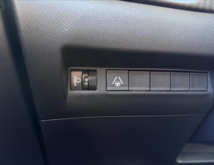 Peugeot 208 Hatchback 1,2 l 74 kw