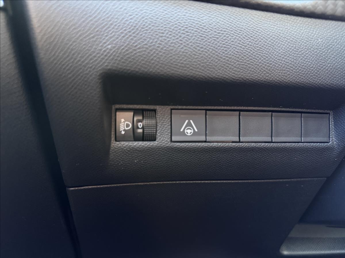 Peugeot 208 Hatchback 1,2 l 74 kw