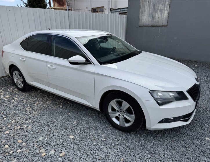 Škoda Superb Sedan / Limuzína 2,0 l 140 kw