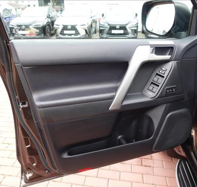 Toyota Land Cruiser 15