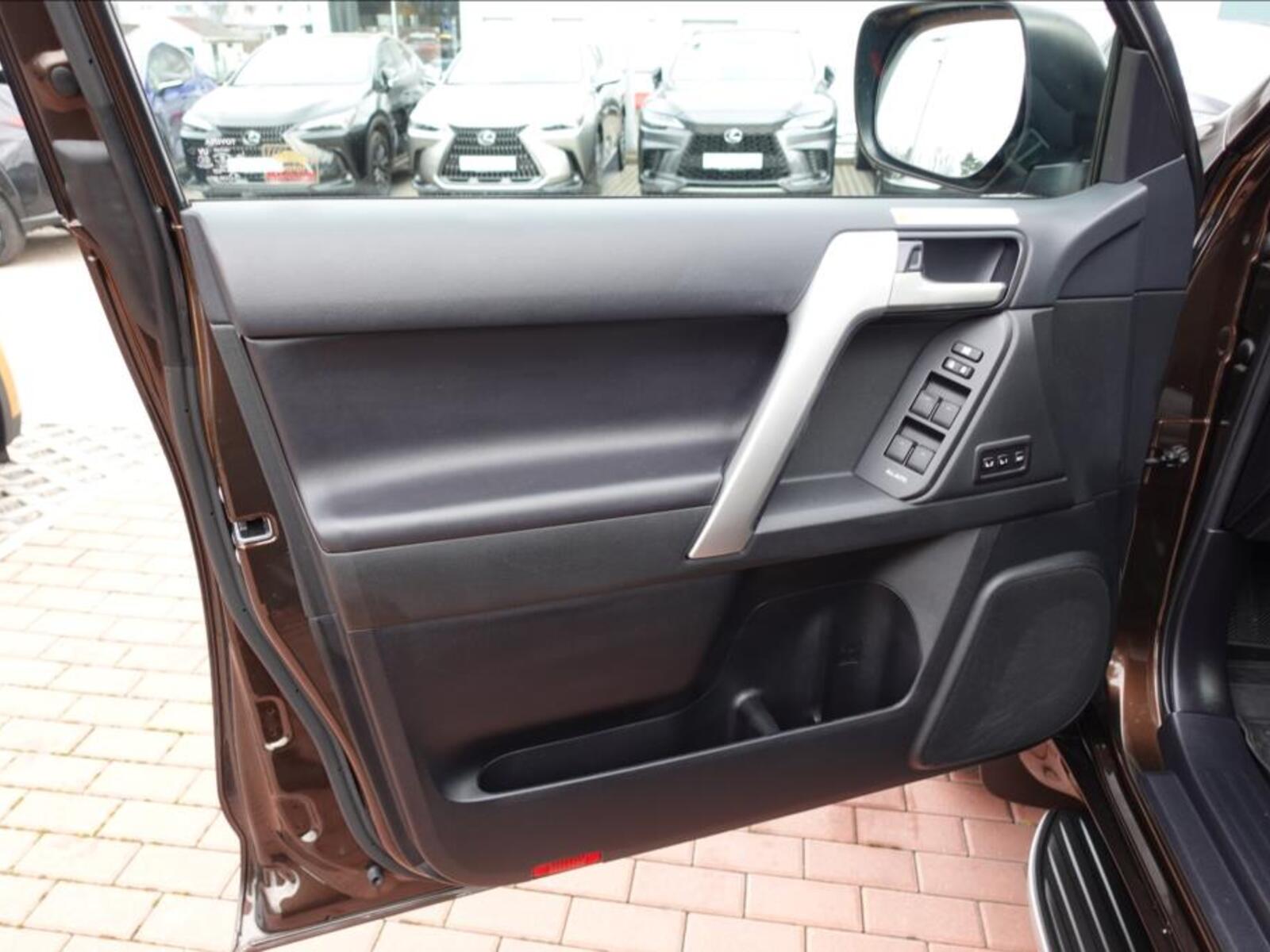 Toyota Land Cruiser 15