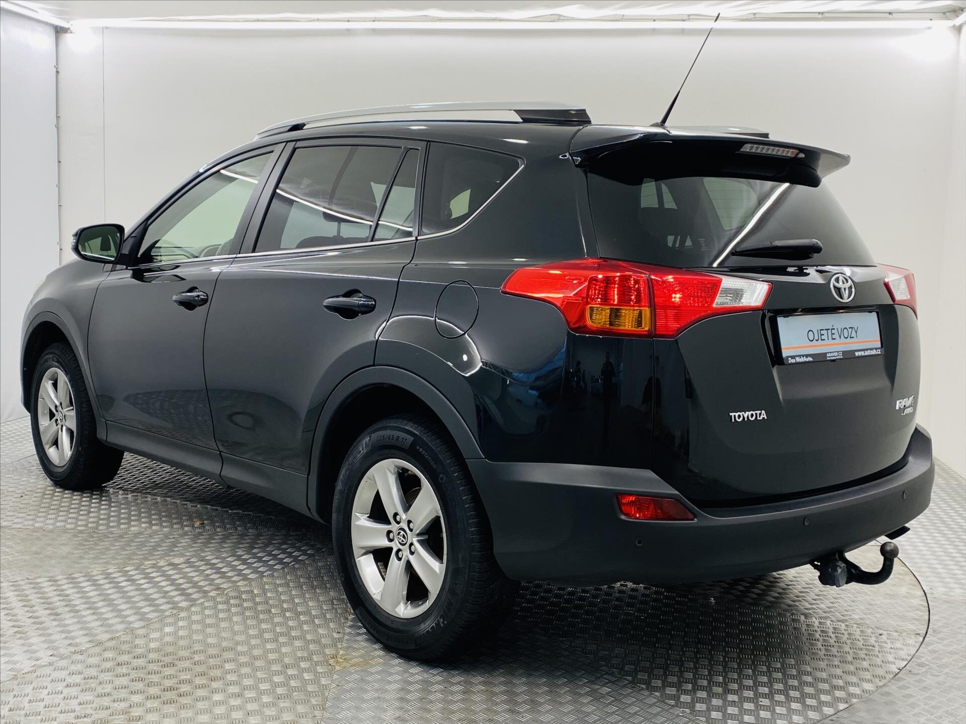 Toyota RAV4 SUV / Terénní 2,0 l 112 kw