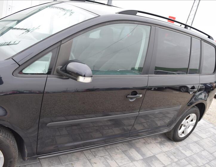 Volkswagen Touran 9