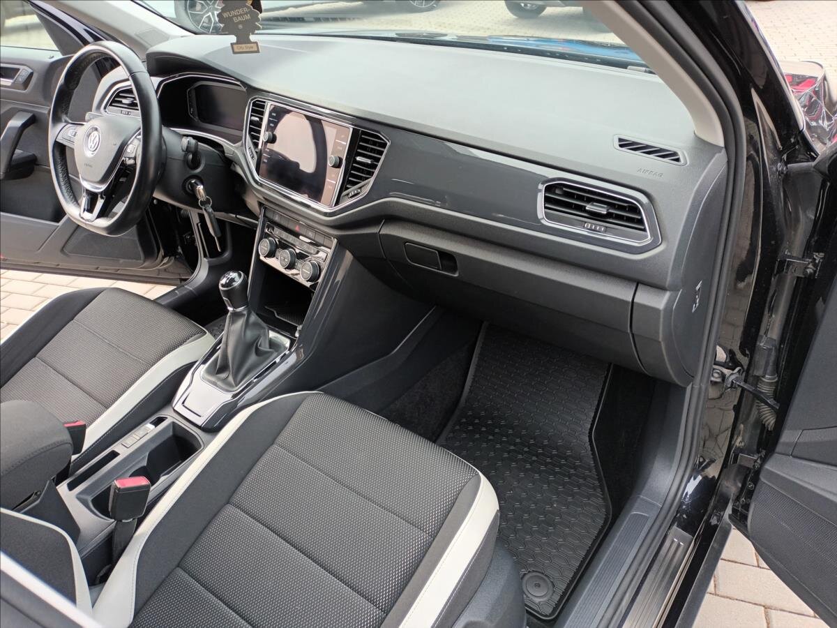 Volkswagen T-Roc SUV / Terénní 1,5 l 110 kw
