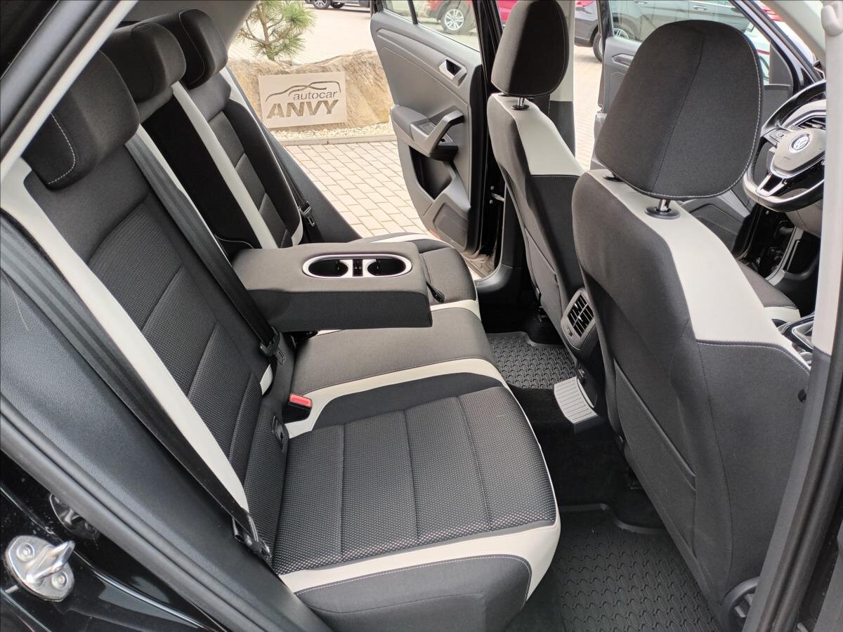 Volkswagen T-Roc SUV / Terénní 1,5 l 110 kw