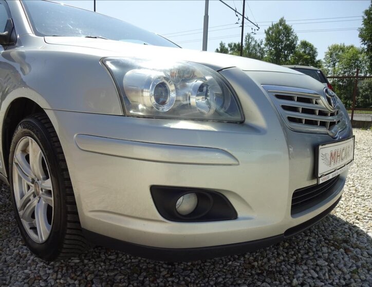 Toyota Avensis Kombi 2,0 l 93 kw