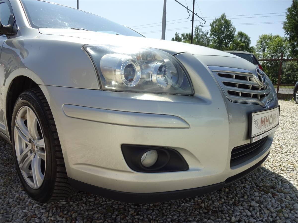 Toyota Avensis Kombi 2,0 l 93 kw