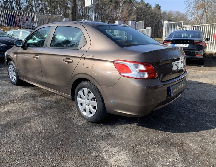 Peugeot 301 Sedan 1,6 l 85 kw