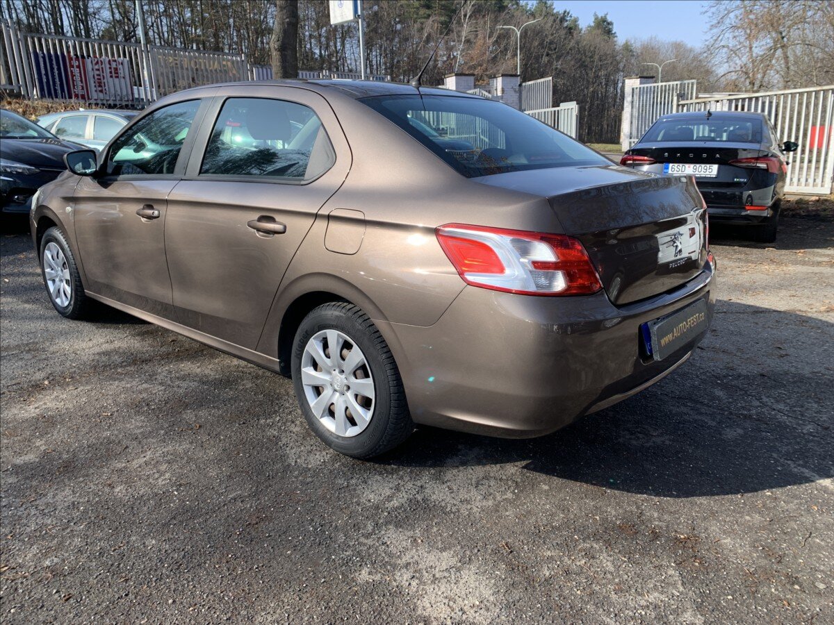 Peugeot 301 Sedan 1,6 l 85 kw