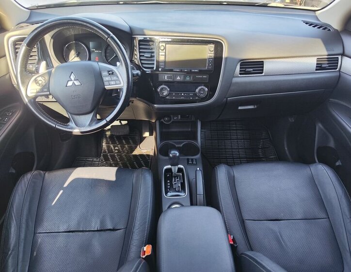 Mitsubishi Outlander SUV / Terénní 2,3 l 110 kw