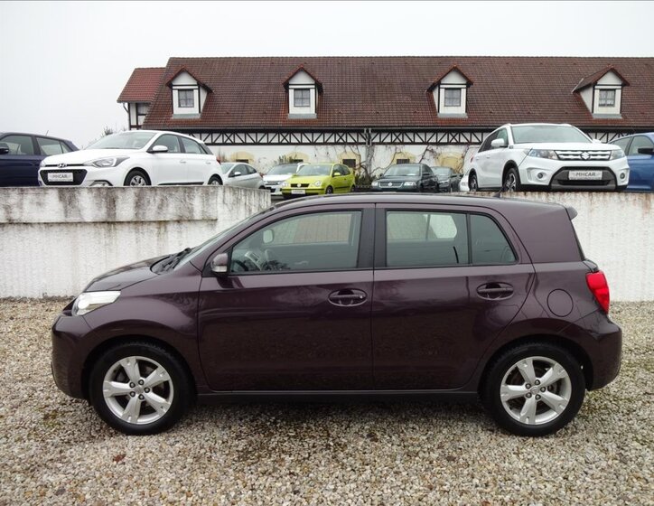 Toyota Urban Cruiser Hatchback 1,3 l 74 kw