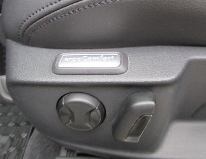 Volkswagen Passat Kombi 1,6 l 88 kw