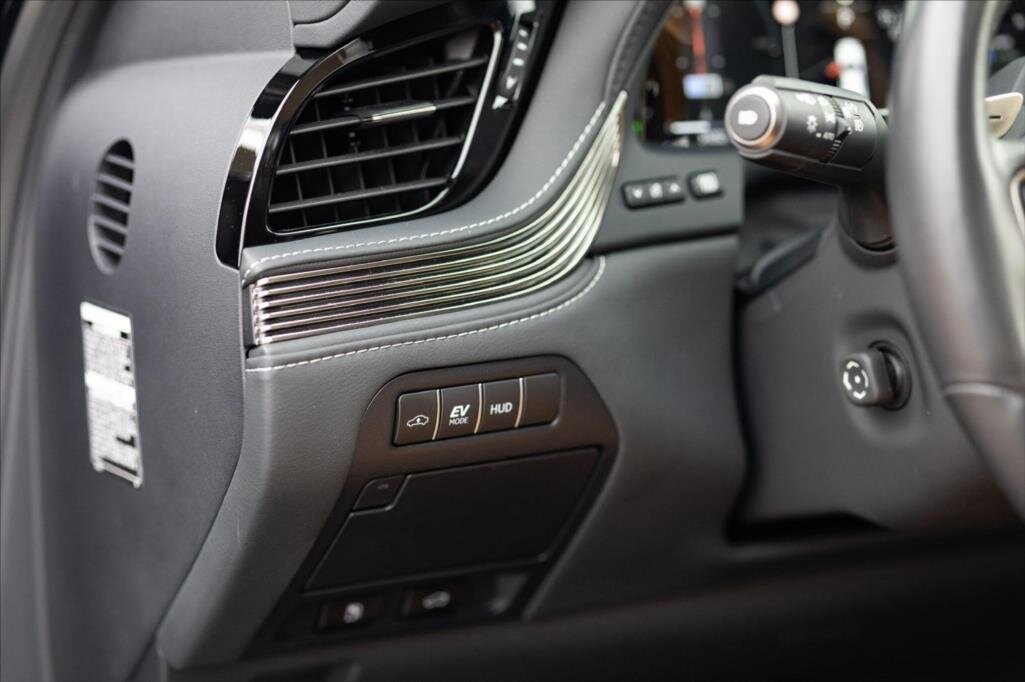 Lexus LS 500h Sedan / Limuzína 3,5 l 264 kw