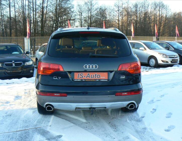 Audi Q7 4