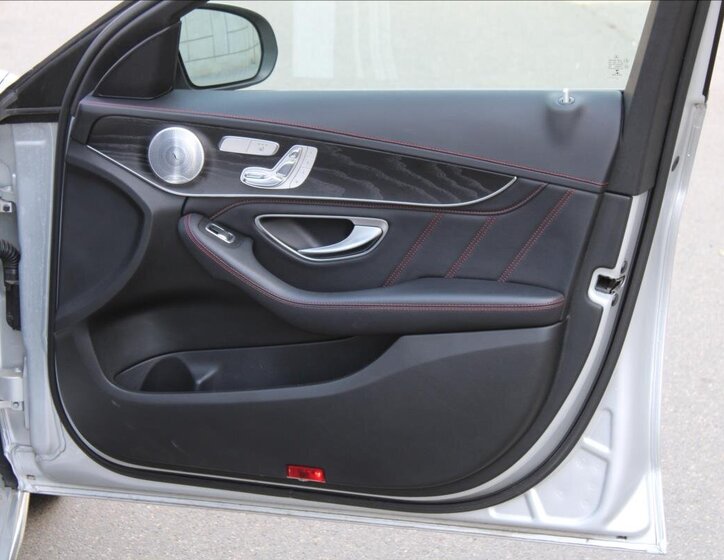 Mercedes-Benz Třídy C Sedan / Limuzína 3,0 l 270 kw