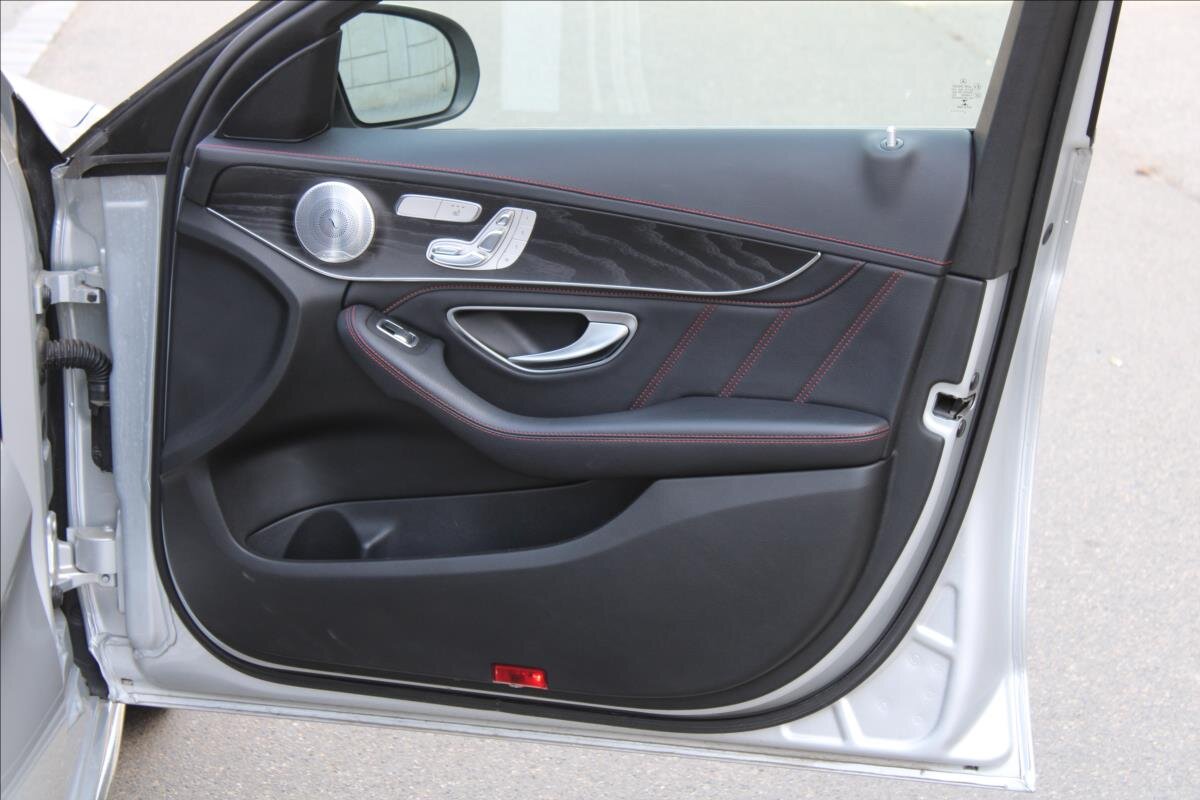 Mercedes-Benz Třídy C Sedan / Limuzína 3,0 l 270 kw