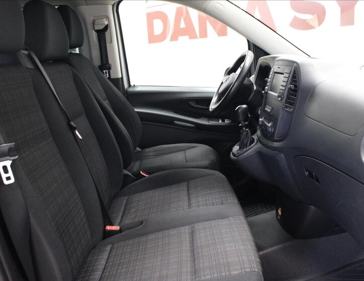 Mercedes-Benz Vito 12