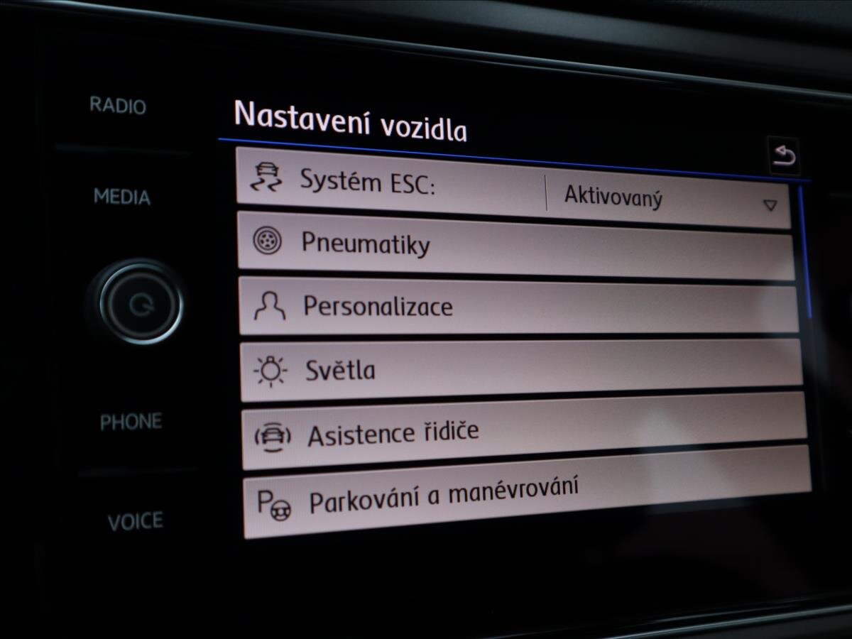 Volkswagen T-Roc CUV 1,6 l 85 kw