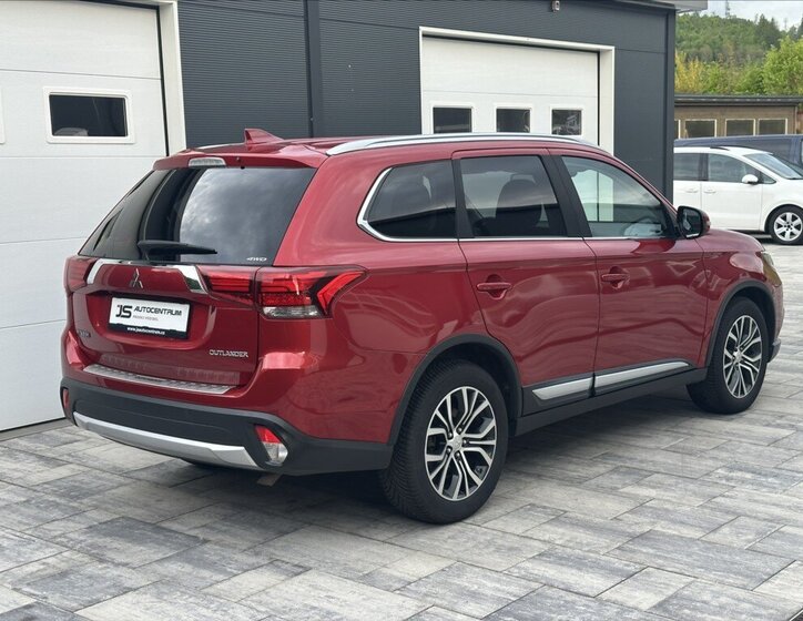 Mitsubishi Outlander SUV / Terénní 2,3 l 110 kw