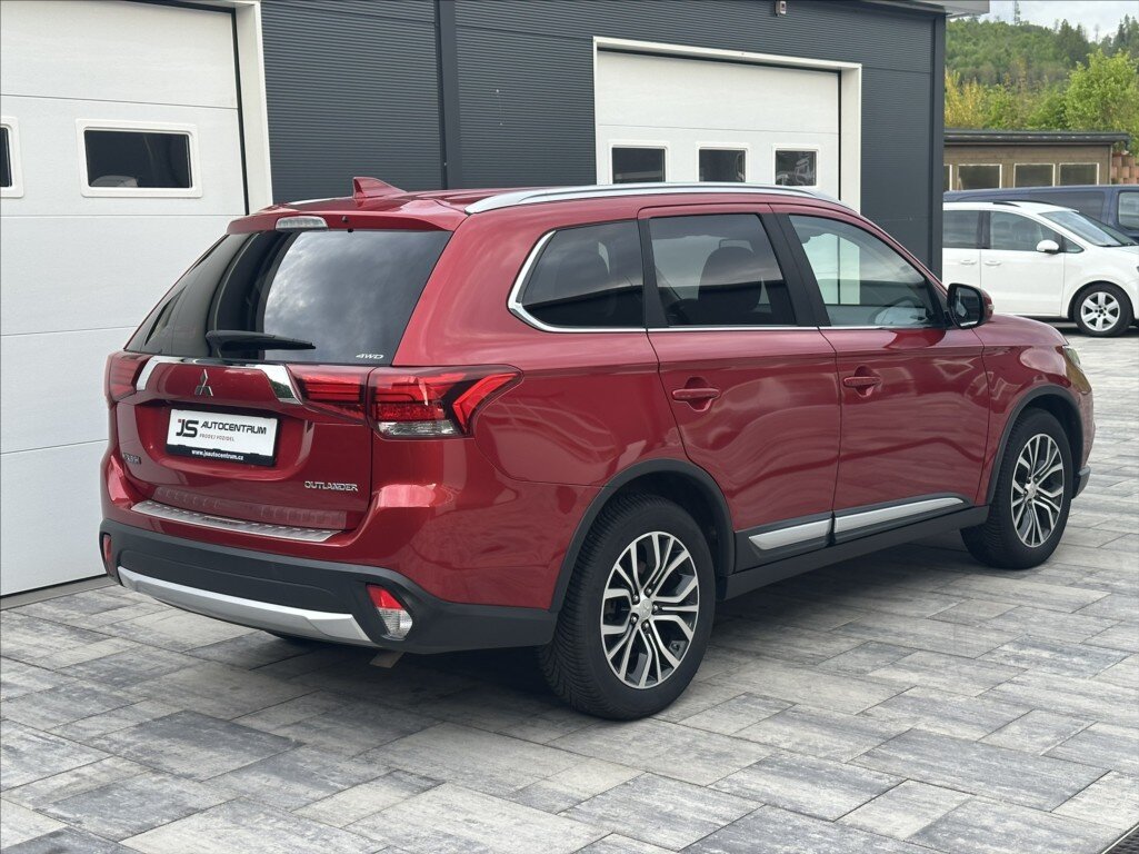 Mitsubishi Outlander SUV / Terénní 2,3 l 110 kw