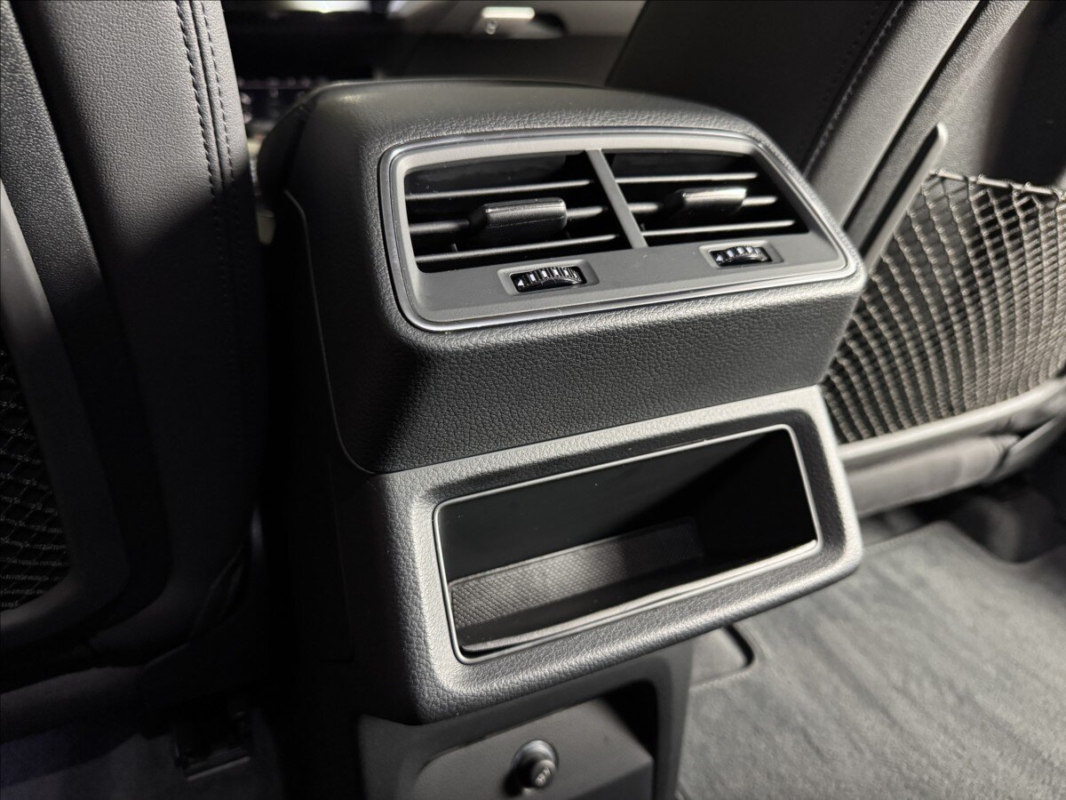 Audi e-tron SUV / Terénní 0,0 300 kw