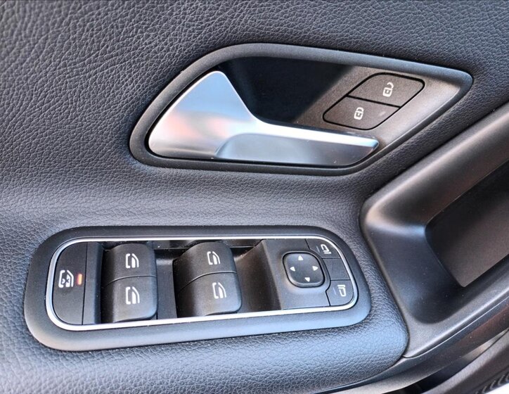 Mercedes-Benz Třídy A Hatchback 1,3 l 80 kw