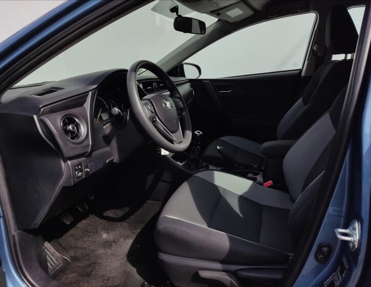 Toyota Auris Kombi 1,3 l 73 kw