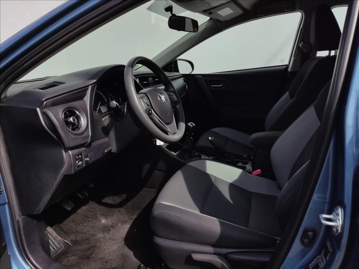 Toyota Auris Kombi 1,3 l 73 kw