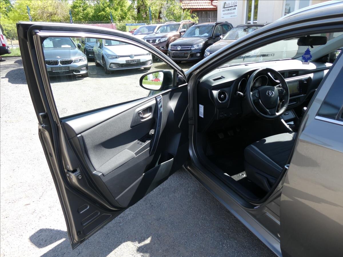Toyota Auris Kombi 1,3 l 73 kw