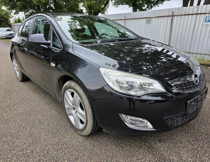 Opel Astra 8