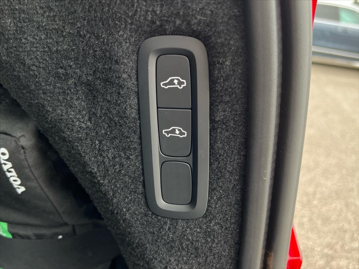 Volvo XC90 SUV / Terénní 2,0 l 173 kw