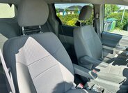 Chrysler Town & Country 15