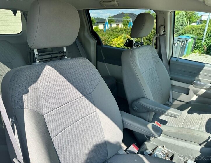 Chrysler Town & Country 15