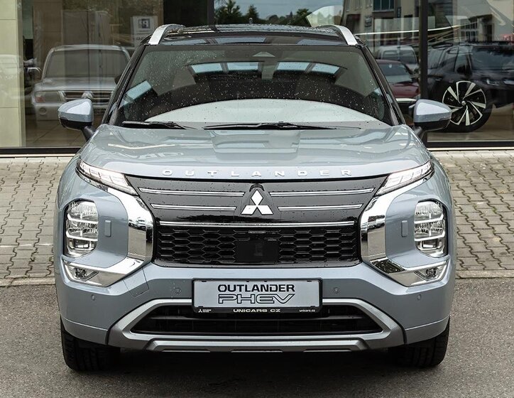 Mitsubishi Outlander 2