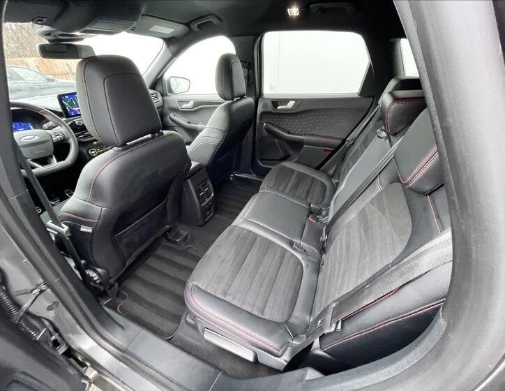 Ford Kuga SUV / Terénní 1,5 l 88 kw