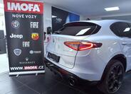 Alfa Romeo Stelvio 5