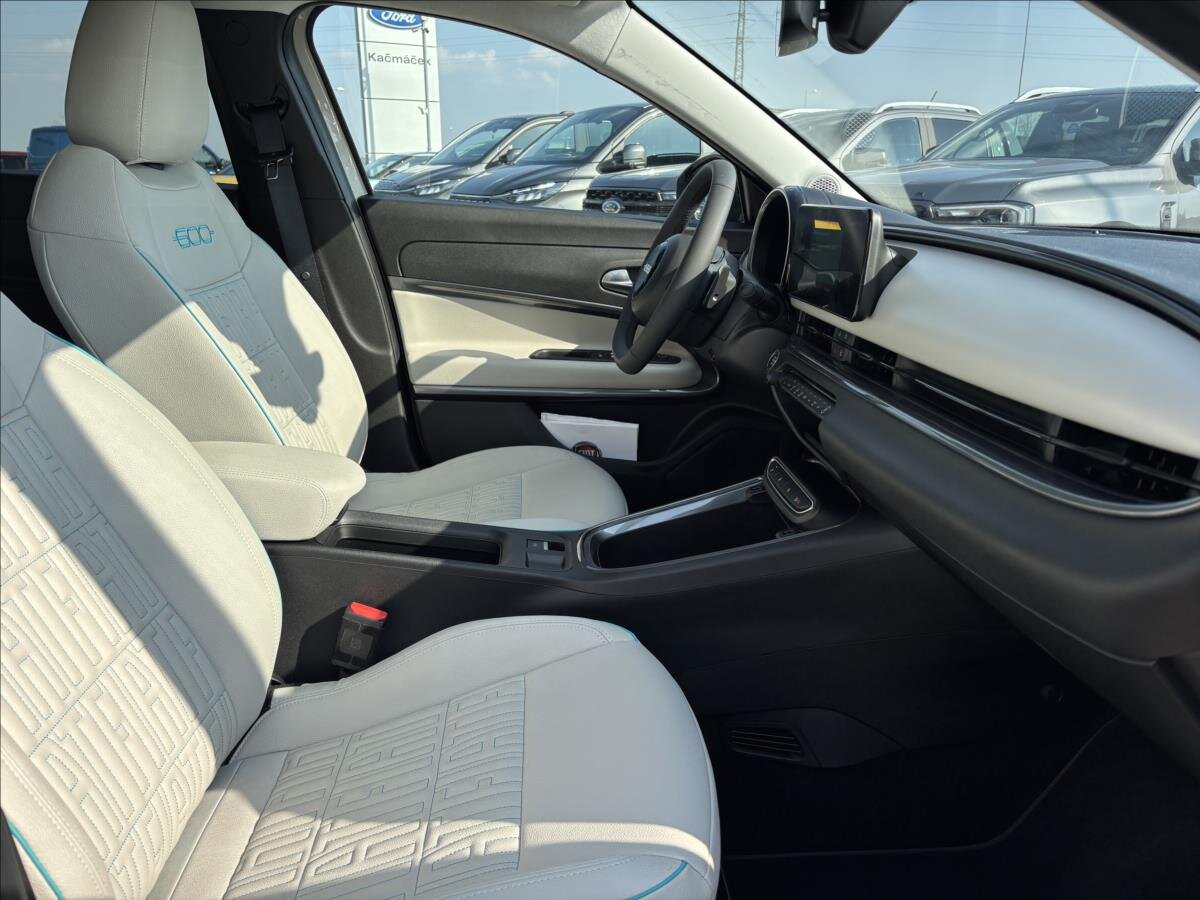 Fiat 600 SUV / Terénní 1,2 l 100 kw