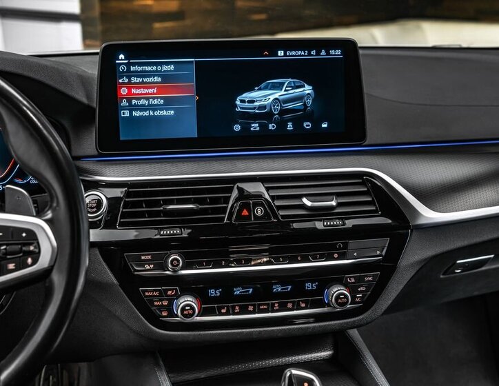 BMW Řada 5 Sedan / Limuzína 2,0 l 140 kw